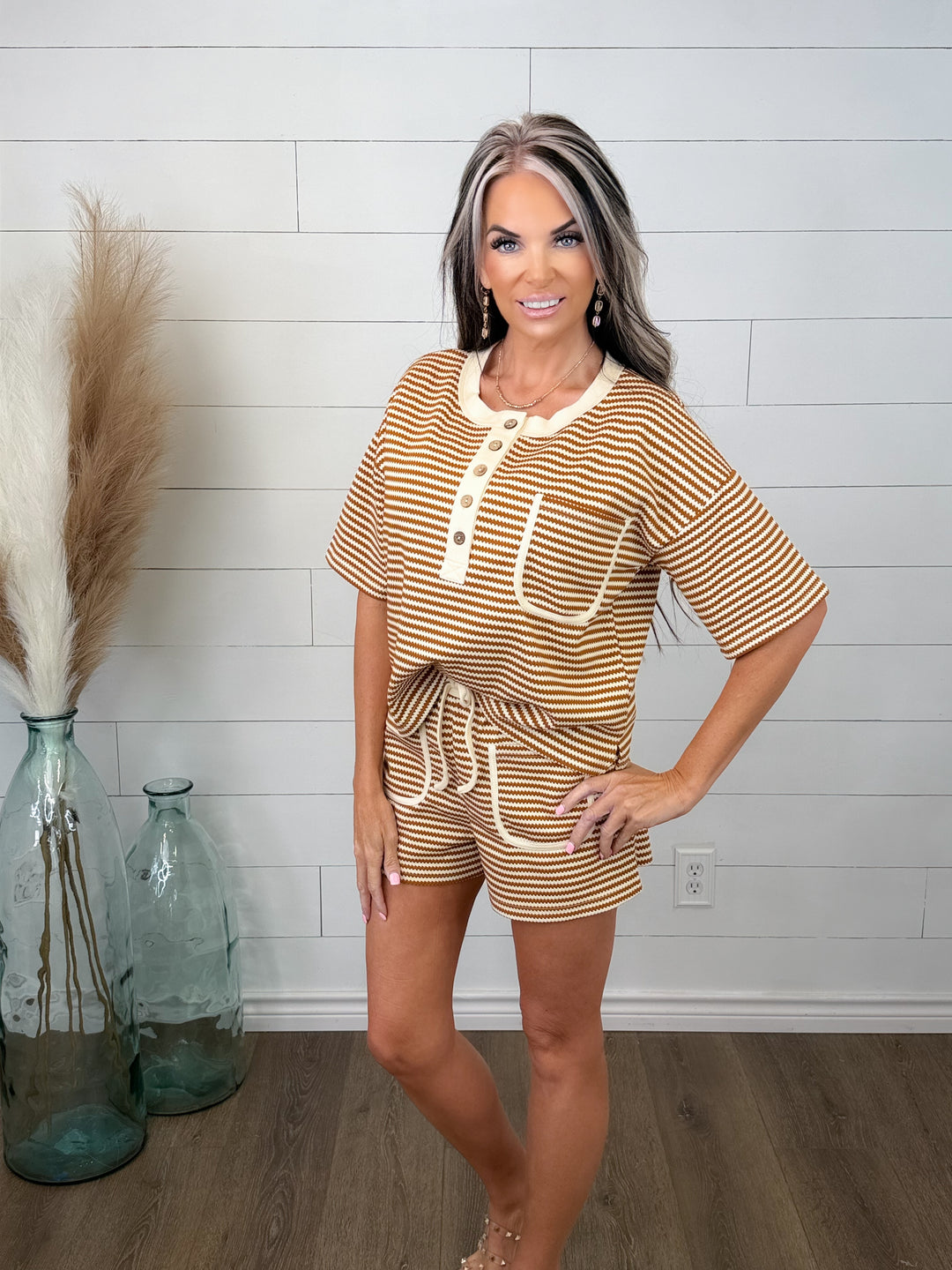 AUTUMN EASE STRIPED SHORTS SET