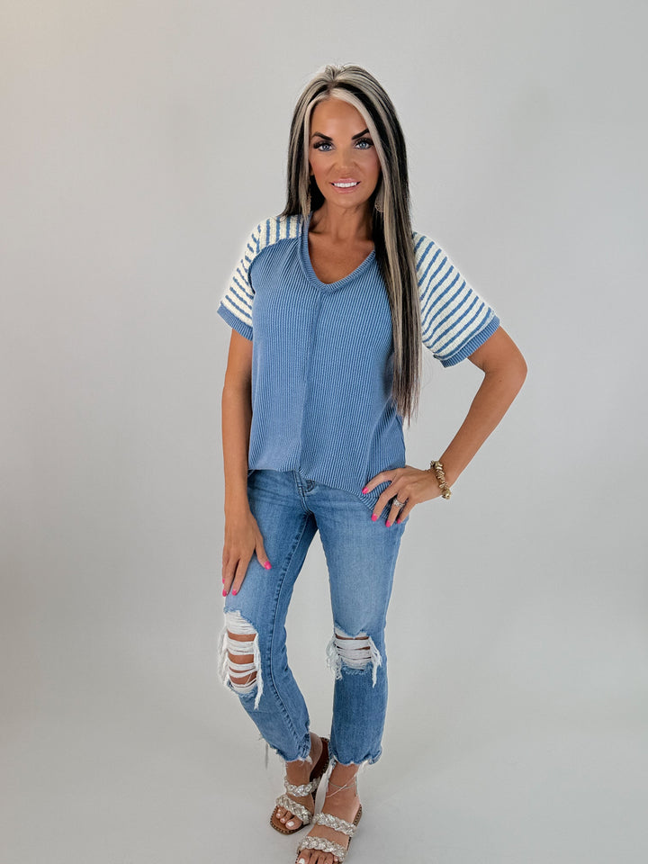 COOL & CASUAL CONTRAST TOP