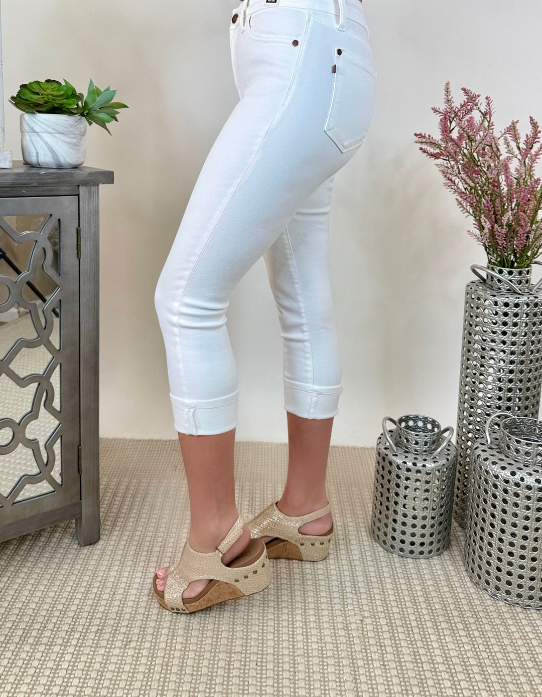 Judy Blue White Capri With Cuff