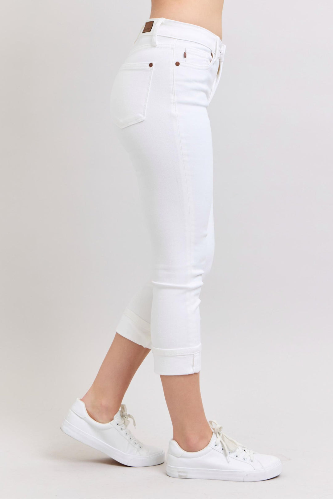 Judy Blue White Capri With Cuff