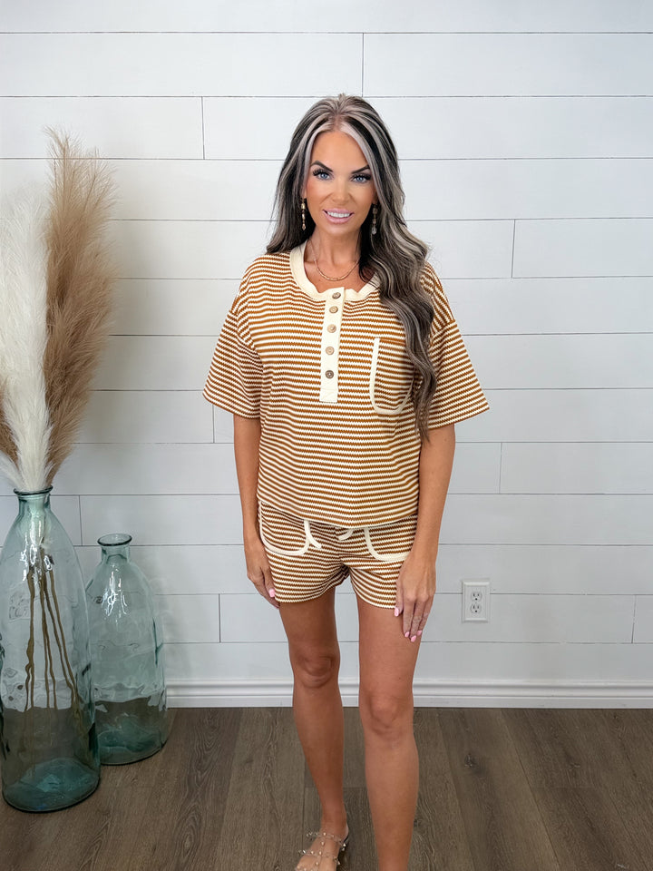 AUTUMN EASE STRIPED SHORTS SET